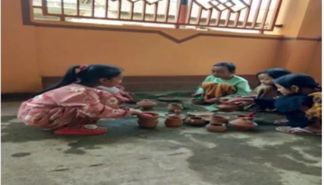 Gambar 5 Anak sedang bermain produk  remitan 