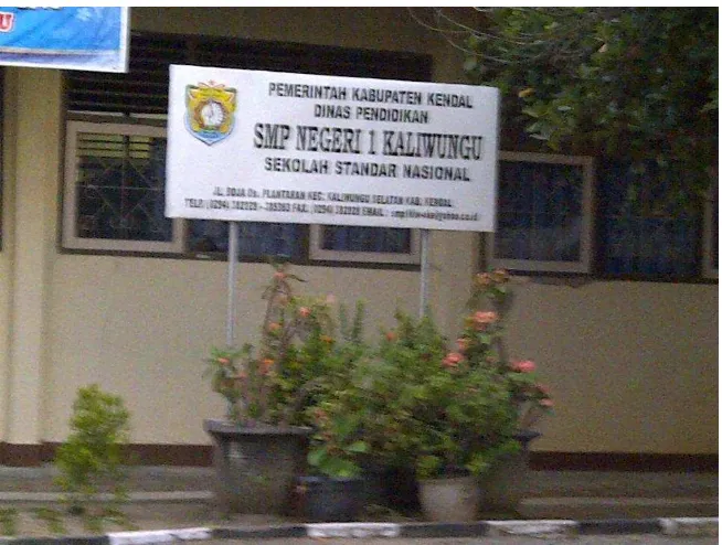 Gambar 4.2 Bagian Depan SMP Negeri 1 Kaliwungu (Dokumentasi Ian Surya, Juli 2013) 