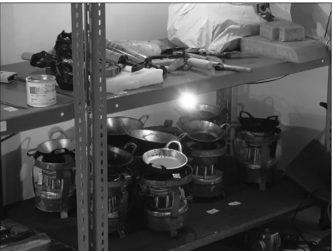 Gambar  4 .  Koleksi Bahan- bahan  Interior di Laboratorium Bahan Interior  UK Petra  