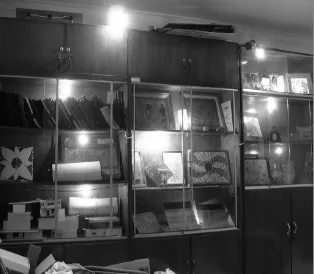 Gambar 5.  Koleksi Bahan- bahan  Interior di Laboratorium Bahan Interior  UK Petra 