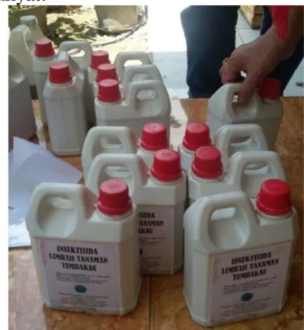 Gambar  3.  Kemasan  Produk  Insektisida  Limbah  Tembakau  Hasil  Praktek Petani Mitra 