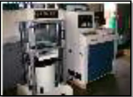 Gambar 2.1 Mesin Tekan Hungta 2000 KN (Compression Machine) Laboratorium  Geomekanika dan Peralatan tambang ITB 