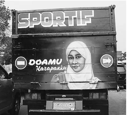 Gambar 2. Perempuan berjilbab 