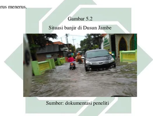 Gambar diatas merupakan salah satu sungai yang berada di wilayah Dusun  Jambe. Sungai ini memiliki riwayat jika terjadi hujan lebat sehari semalam atau  bahkan belum menapai sehari semalam maka, luapan air yang ada di sungai akan  naik kepermukaan dan meng