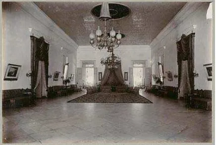 Gambar 2B. Rumah tinggaL di Batavia dengan gaya “Indische Empire”  pada abad ke 19. 