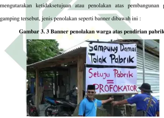 Gambar 3. 3 Banner penolakan warga atas pendirian pabrik 