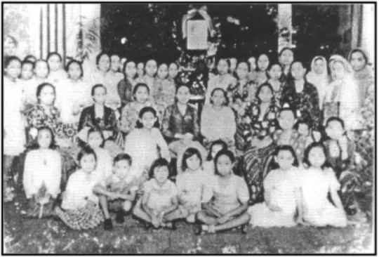 Gambar 6. Pembukaan Sekolah Medan Antara  di Kandangan, 15 Juli 1937. Berdiri,  Artum 