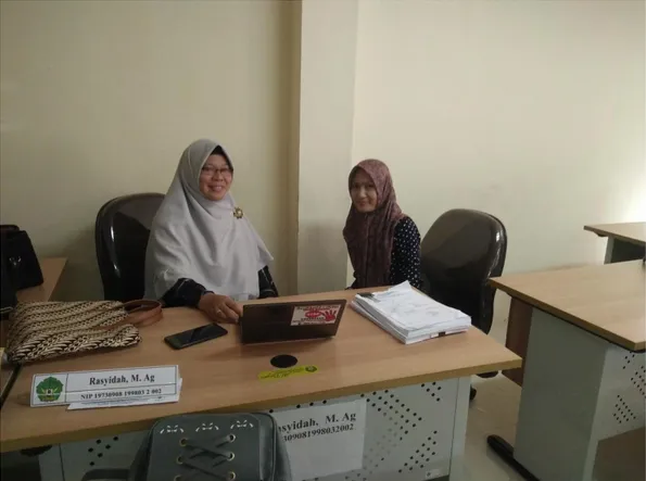 Gambar 1: Wawancara bersama ibu Rasyidah sebagai ketua Pusat Studi  Wanita (PSW) 