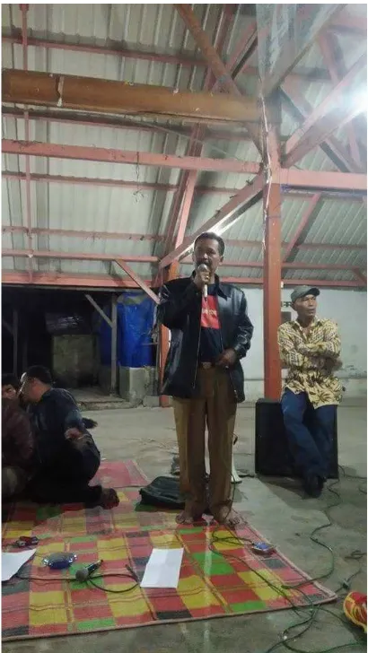 Gambar 5. Kepala Desa sedang Memimpin Rapat Musyawarah Desa Sukajulu 