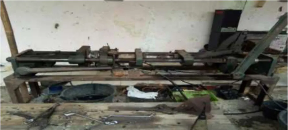 Gambar 3.10. Mesin cetak plastic (injection molding) 
