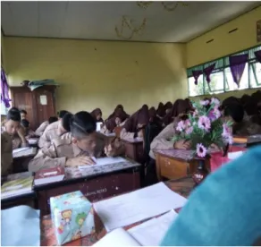 Gambar 4.4 kegiatan Post-test dikelas eksperimen 