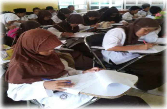 Gambar 6. Siswa saat mengerjakan soal post test 