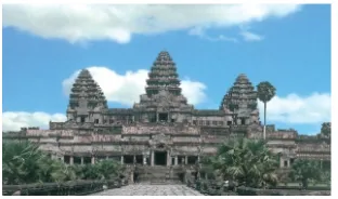 Gambar berikut menunjukkan  Angkor Wat di Kemboja.