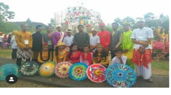 Gambar 3.9 Grup Musik Drumblek mengikuti  Festifal Payung Indonesia di Magelang 
