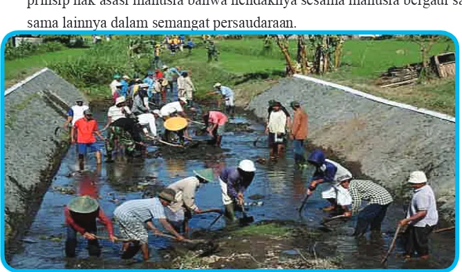 Gambar 1.3 Gotong royong sebagai perwujudan sila Persatuan Indonesia mengandung nilai-nilai 