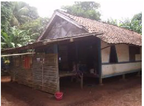 Gambar 2. Rumah Panggung di Kampung Kranggan  Bekasi , Sumber : Pribadi (2013) 