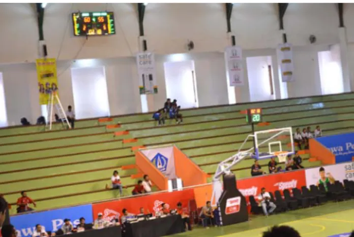 Gambar 2.29 Pencahaayan alami melalui jendela yang berada di  sekeliling hall 