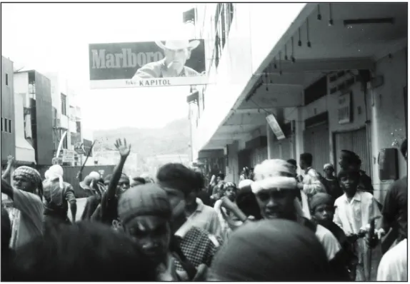 Gambar 1. Perang komunal di Ambon 1999.(Foto: Koleksi MAH)