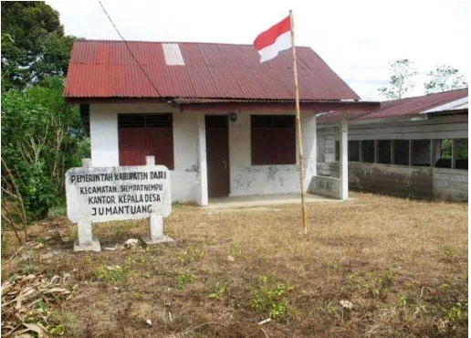 Gambar 2.4 Balai desa Jumantuang (Sumber photo koleksi pribadi)  
