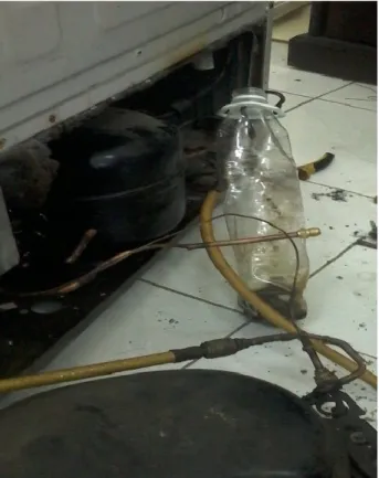 Gambar 9. Pembersihan pada bagian  kondensor 