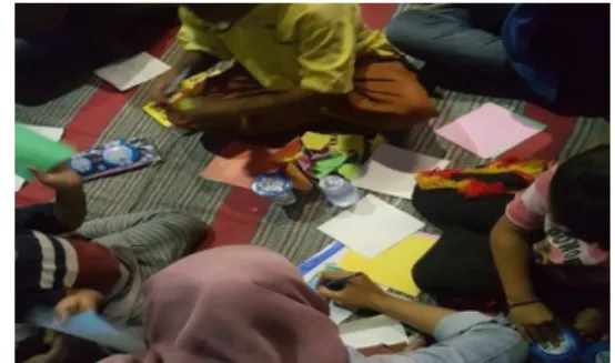 Gambar   5 Belajar sambil  bermain 