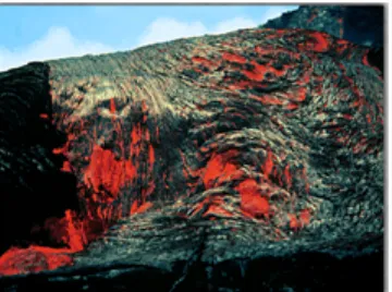 Gambar 2. Lelehan Lava yang  membentuk batuan beku vulkanik 