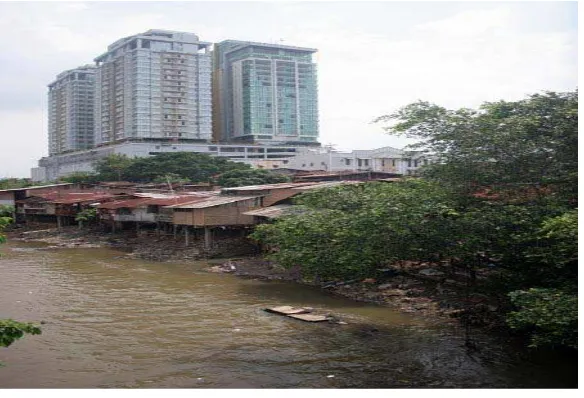  Gambar 1 PINGGIR SUNGAI: Suasana pinggir Sungai Babura Medan, difoto 
