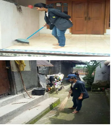 Gambar 3 Keterangan; Membantu Bu Lipur membersihkan lingkungan rumahnya