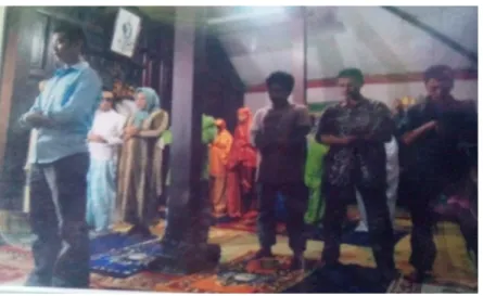Gambar berikut memperlihatkan bagaimana aktivitas keberagamaan kaum  waria di Pondok PesantrenWaria.