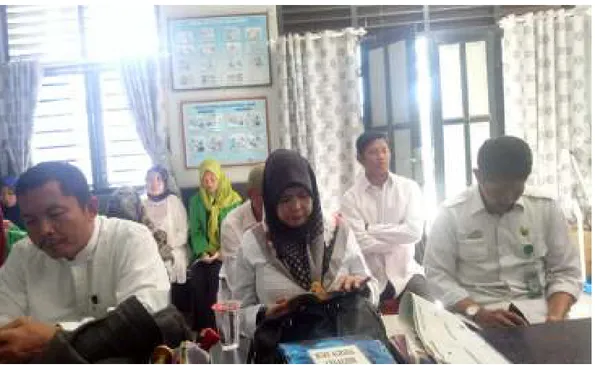 Foto suasana pegawai dalam mendengarkan ceramah kultum dan yasinan  bersama di Kantor Urusan Agama Kecamatan Tamalate 