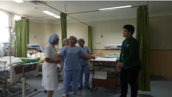 Gambar 7. Wawancara dengan Perawat Bagian ICU Rumah Sakit Santa  Elisabeth Medan 