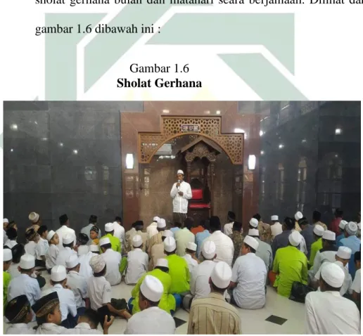 Gambar 1.6  Sholat Gerhana 