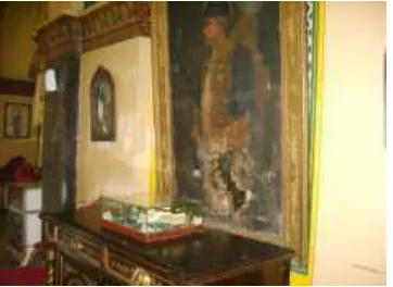 Gambar 2: Potret Sultan di Istana Maimoon  