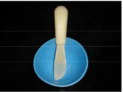 Gambar 2. Rubber bowl dan Spatula 