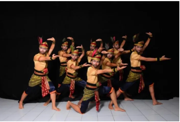 Gambar 1. Pose adegan 2 penari (dok.Lisye,2017) 