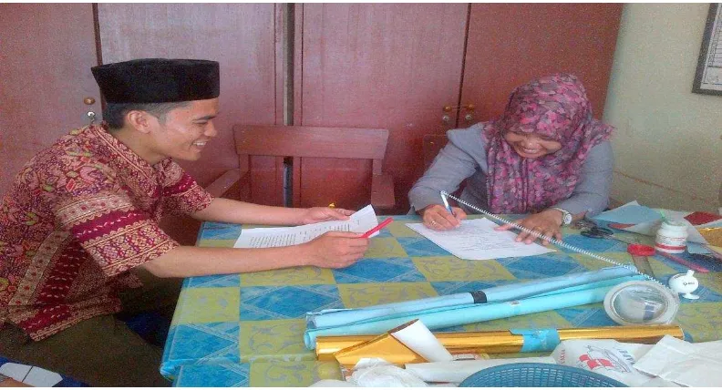 Gambar 6. Saat Wawancara dengan Guru Bidang Studi Alquran Hadits MIS Nurul Siti Aisyah Ishak Delitua, Ibu Asri Frisca Silalahi, S.Pd.I 