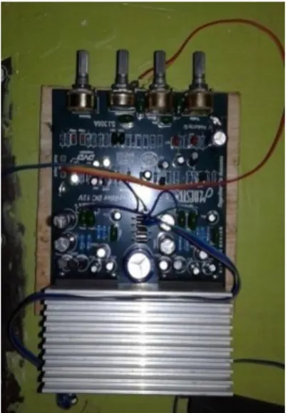 Gambar 3. 10 Amplifier  4.  Osiloskop (Oscilloscope) 