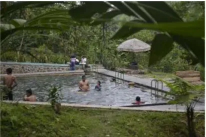 Gambar 2.19 Aktivitas Pengunjung Berenang di Kolam Dingin   Wisata Nglimut Gonoharjo Boja Kendal