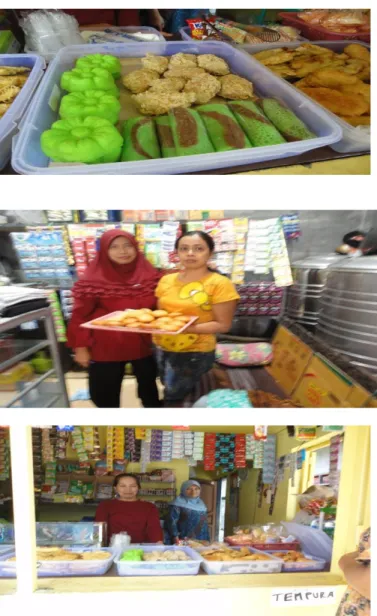 Gambar 3. Kue dan Ibu PKK yang  akhirnya membuat kue  tradisional untuk dijual 