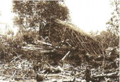 Gambar 2. Kehancuran di wilayah Hatusua pasca Tsunami setelah peristiwa gempa tanggal 30  September 1899 (Sumber: Boelens dalam Marlon, 2014: 104) 