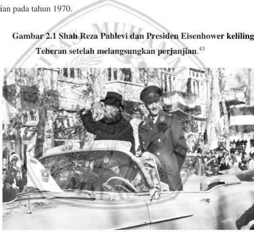 Gambar 2.1 Shah Reza Pahlevi dan Presiden Eisenhower keliling  Teheran setelah melangsungkan perjanjian