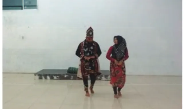 Gambar 7. Proses Rekaman Tari Guel Aceh (Sumber: Dokumentasi Fani Dila Sari, 2019)