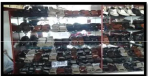 Gambar 2 Sandal yang dijual 7 ribu per pasang  Kemudian  ada  salah  satu  pemilik  toko  sandal  yang  cukup  terkenal  di  Wedoro  Candi  Timur