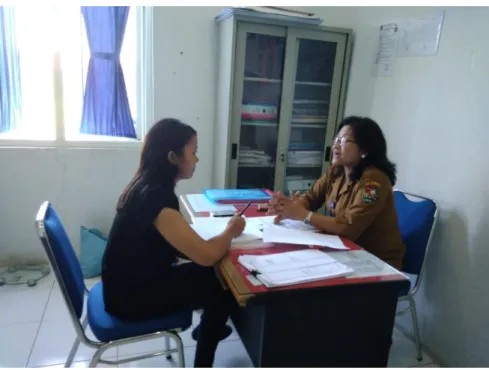 Gambar 2.Wawancara dengan penanggung jawab pelaksanaan program Indonesia  sehat dengan pendekatan keluarga di Puskesmas Tiga Panah 
