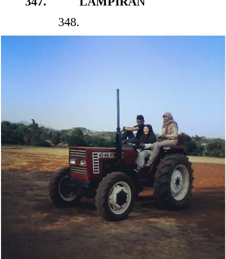 Gambar  Mengemudi Traktor Poros Ganda