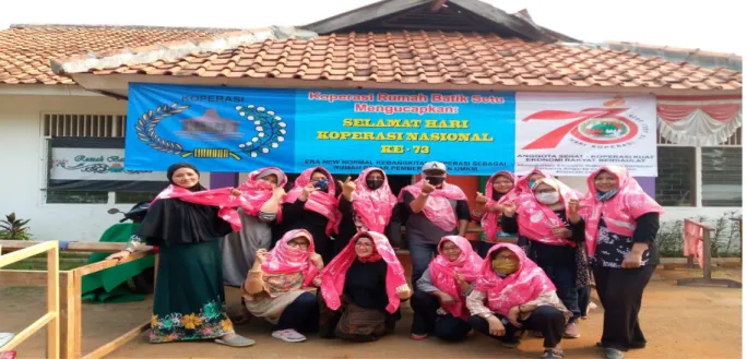 Gambar 4. . Produksi Hijab Batik  KESIMPULAN DAN SARAN 