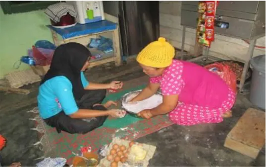 Gambar 6.6 Ibu Risnawati Sedang mengikuti Pelatihan dari Tim ILO  Risnawati Sembiring menuturkan sebagai berikut: 