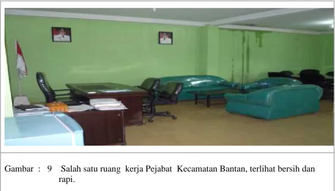 Gambar  :   10 Salah satu lorong pada kantor Camat Bantan, kelihatan besih dan tertata dengan baik.