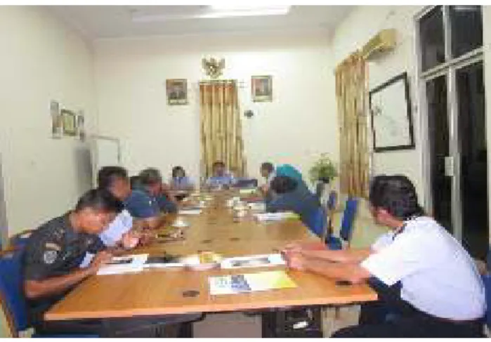 Gambar 5. Pertemuan dengan Working Team 