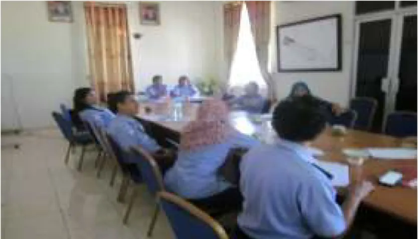 Gambar 6. Pertemuan dengan Pegawai 